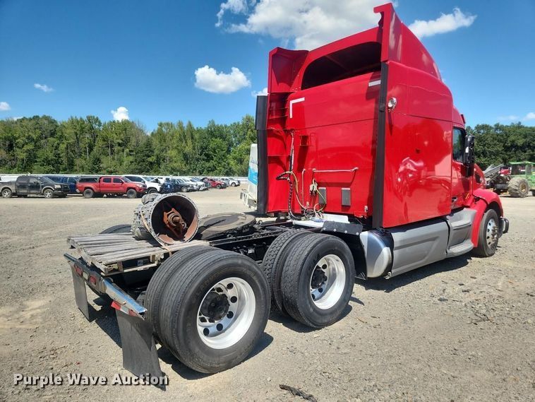 image for item YA4220 2020 Peterbilt 579 semi truck