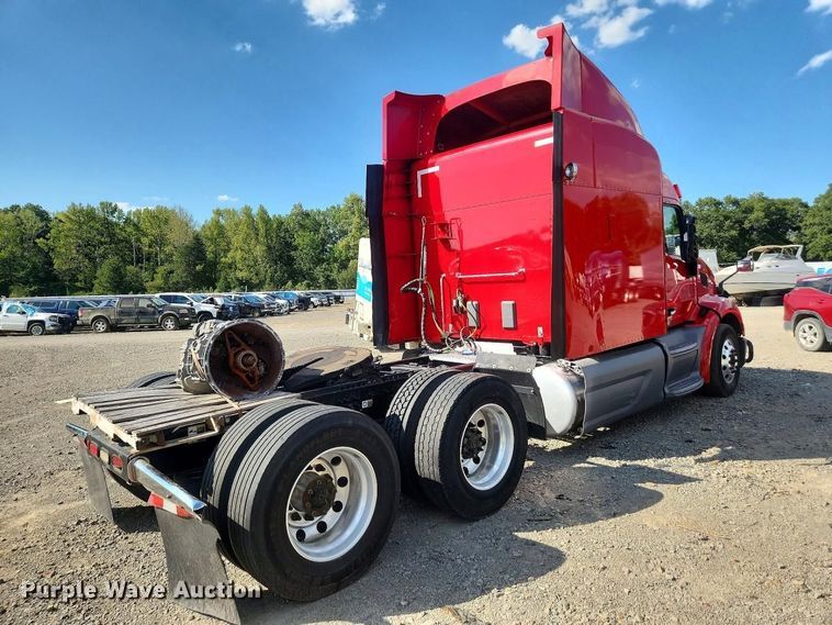 image for item YA4220 2020 Peterbilt 579 semi truck