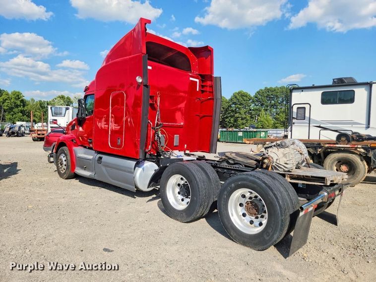 image for item YA4220 2020 Peterbilt 579 semi truck