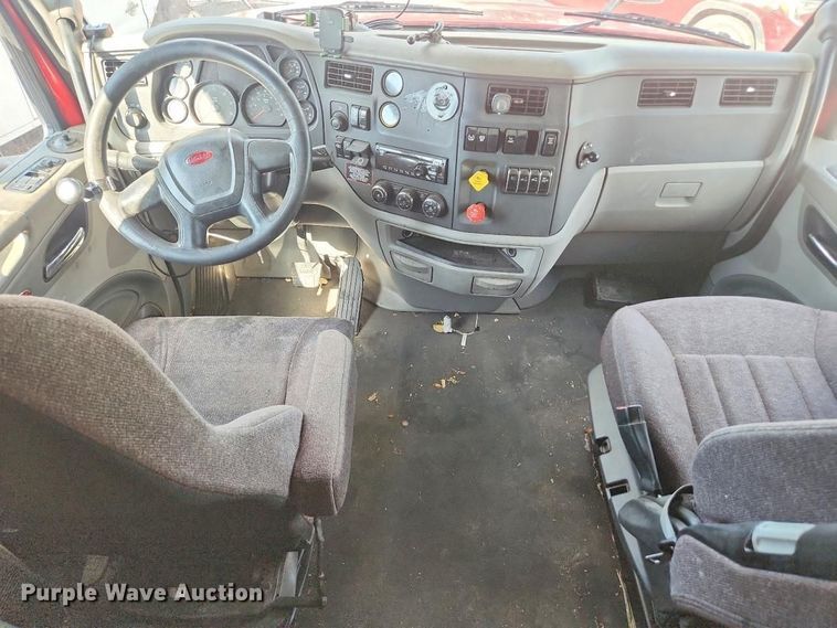 image for item YA4220 2020 Peterbilt 579 semi truck