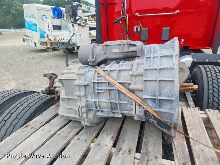 image for item YA4220 2020 Peterbilt 579 semi truck