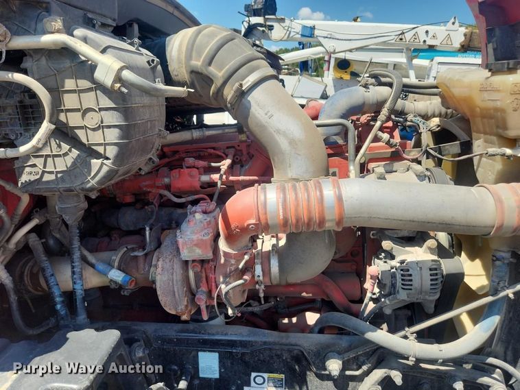 image for item YA4220 2020 Peterbilt 579 semi truck