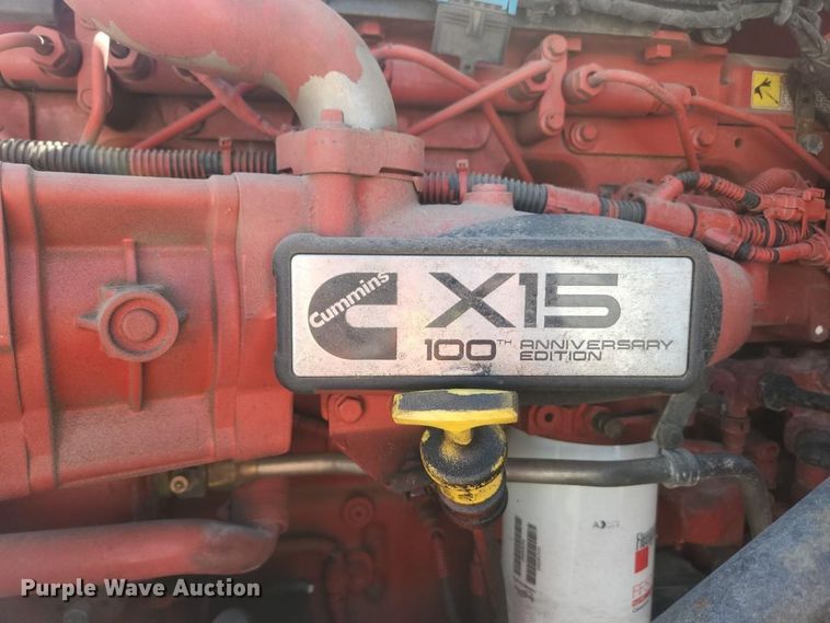 image for item YA4220 2020 Peterbilt 579 semi truck