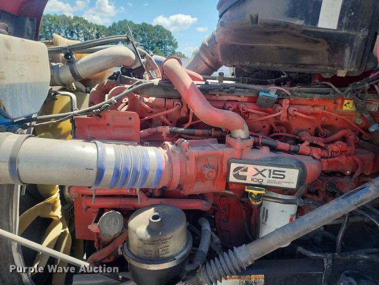 image for item YA4220 2020 Peterbilt 579 semi truck