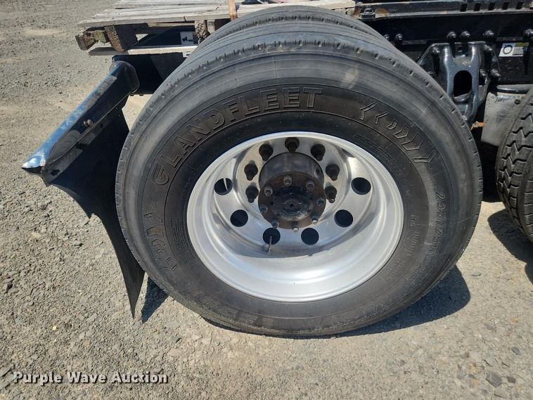 image for item YA4220 2020 Peterbilt 579 semi truck