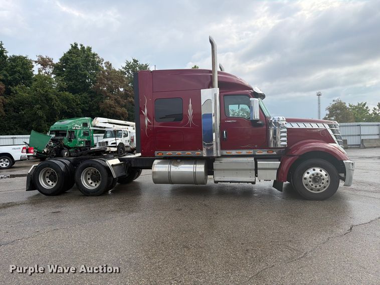 image for item YA4239 2022 International LoneStar semi truck