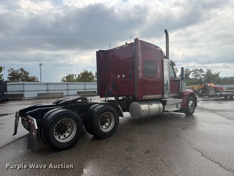 image for item YA4239 2022 International LoneStar semi truck