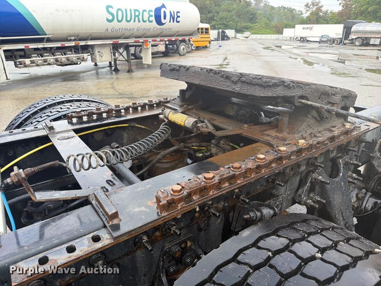 image for item YA4239 2022 International LoneStar semi truck