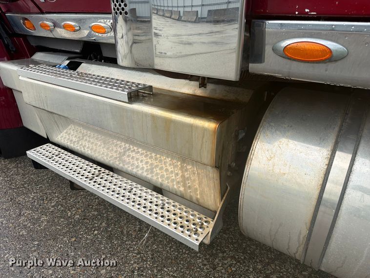 image for item YA4239 2022 International LoneStar semi truck