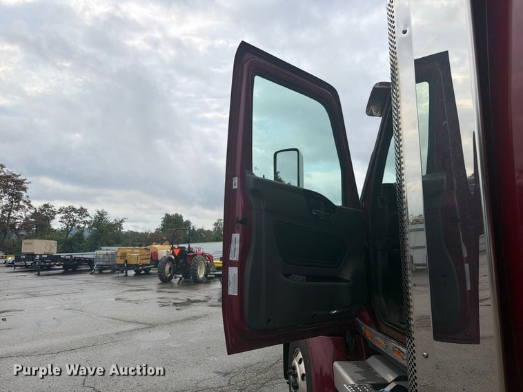 image for item YA4239 2022 International LoneStar semi truck
