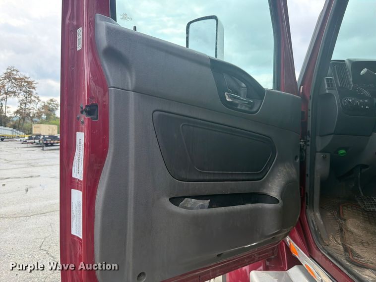 image for item YA4239 2022 International LoneStar semi truck
