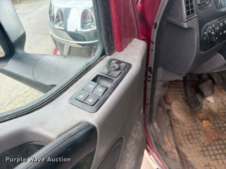image for item YA4239 2022 International LoneStar semi truck