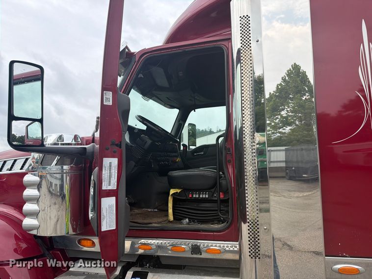image for item YA4239 2022 International LoneStar semi truck