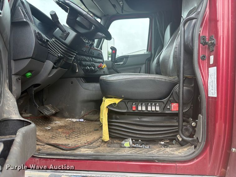image for item YA4239 2022 International LoneStar semi truck
