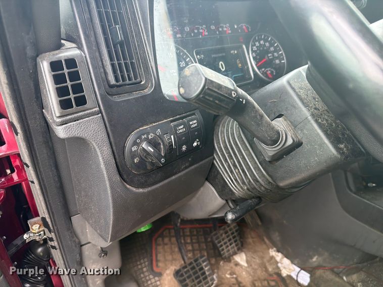 image for item YA4239 2022 International LoneStar semi truck