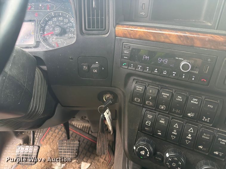 image for item YA4239 2022 International LoneStar semi truck