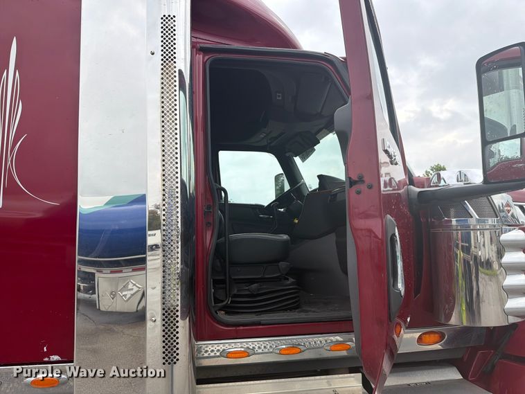 image for item YA4239 2022 International LoneStar semi truck