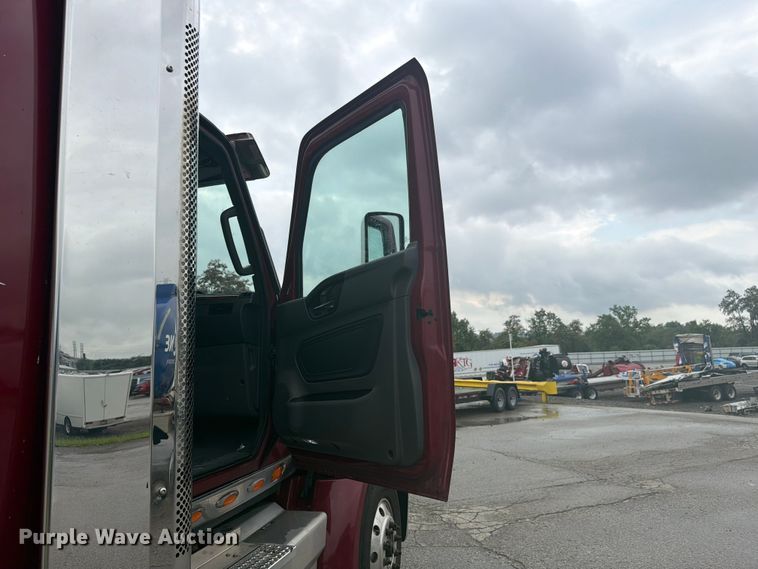 image for item YA4239 2022 International LoneStar semi truck