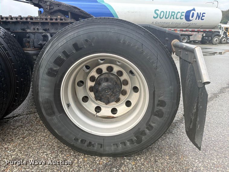 image for item YA4239 2022 International LoneStar semi truck