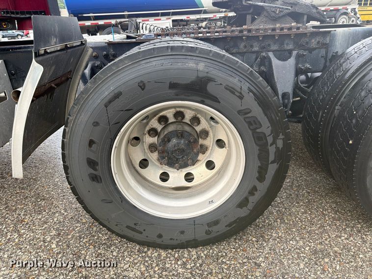 image for item YA4239 2022 International LoneStar semi truck