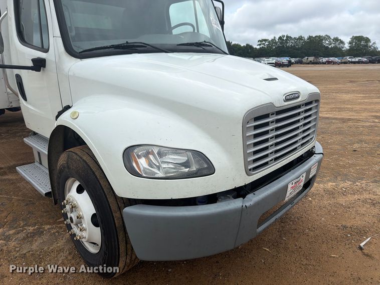 image for item YA4381 2020 Freightliner Business Class M2 box truck