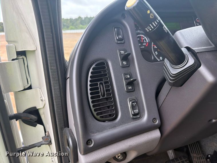image for item YA4381 2020 Freightliner Business Class M2 box truck