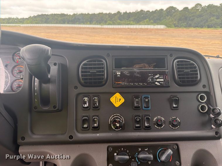 image for item YA4381 2020 Freightliner Business Class M2 box truck