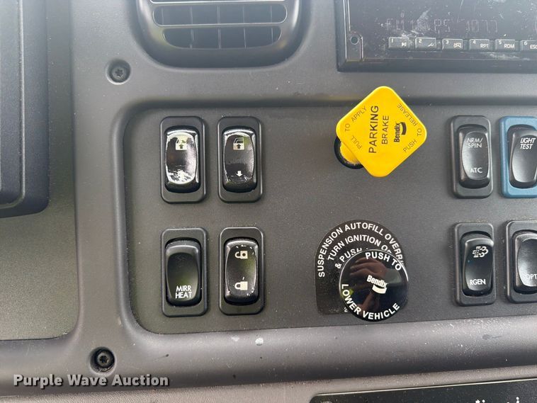 image for item YA4381 2020 Freightliner Business Class M2 box truck