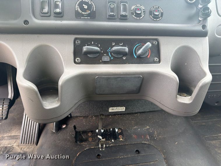 image for item YA4381 2020 Freightliner Business Class M2 box truck