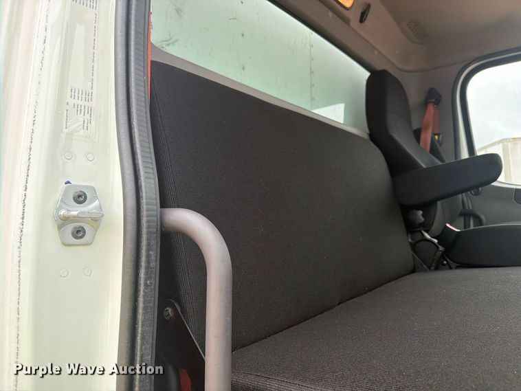 image for item YA4381 2020 Freightliner Business Class M2 box truck