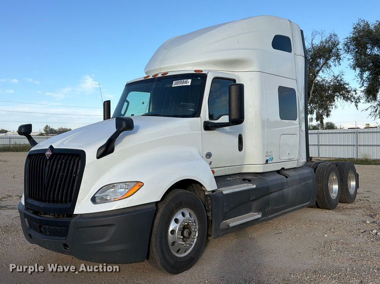 image for item YA4416 2020 International LT625 semi truck