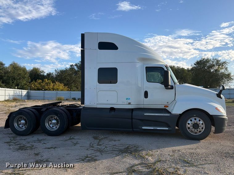 image for item YA4416 2020 International LT625 semi truck