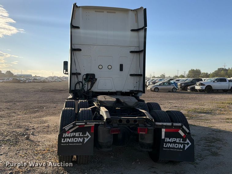 image for item YA4416 2020 International LT625 semi truck