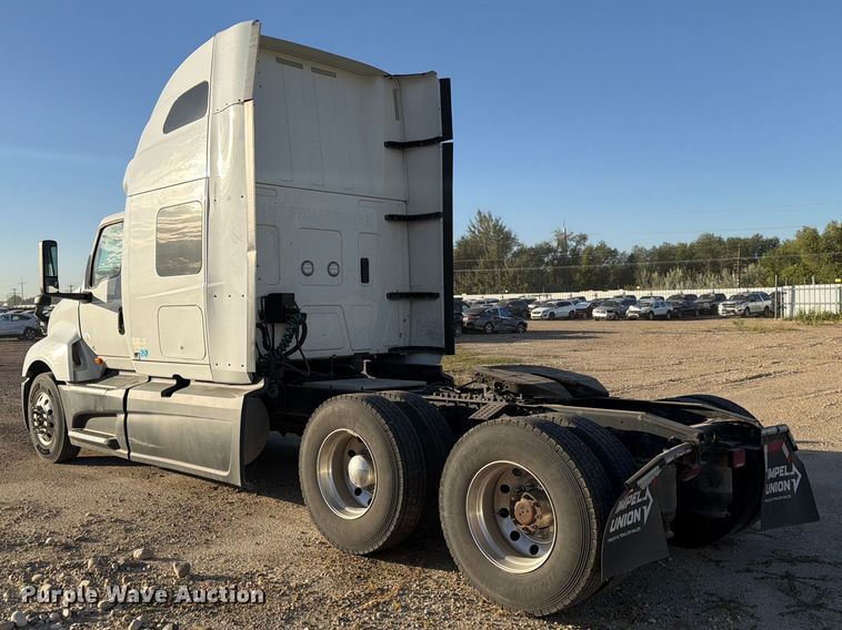 image for item YA4416 2020 International LT625 semi truck