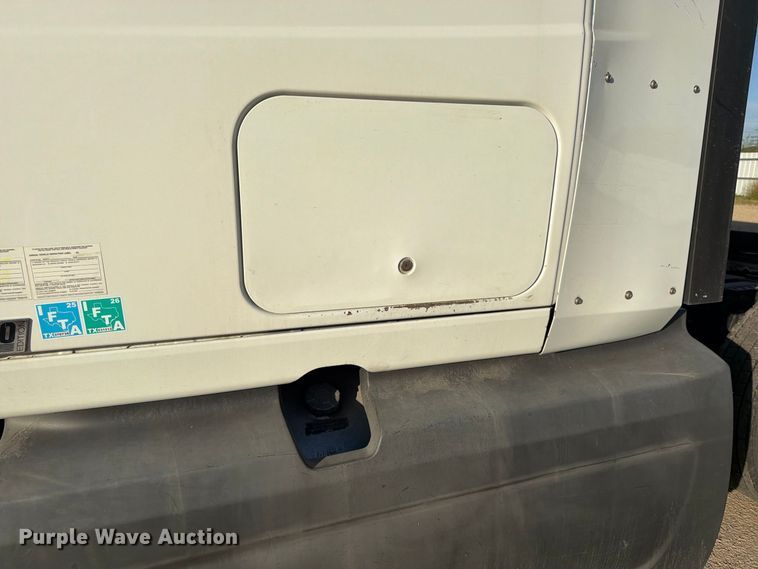 image for item YA4416 2020 International LT625 semi truck