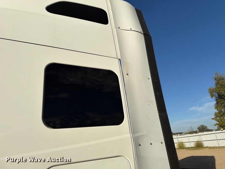 image for item YA4416 2020 International LT625 semi truck