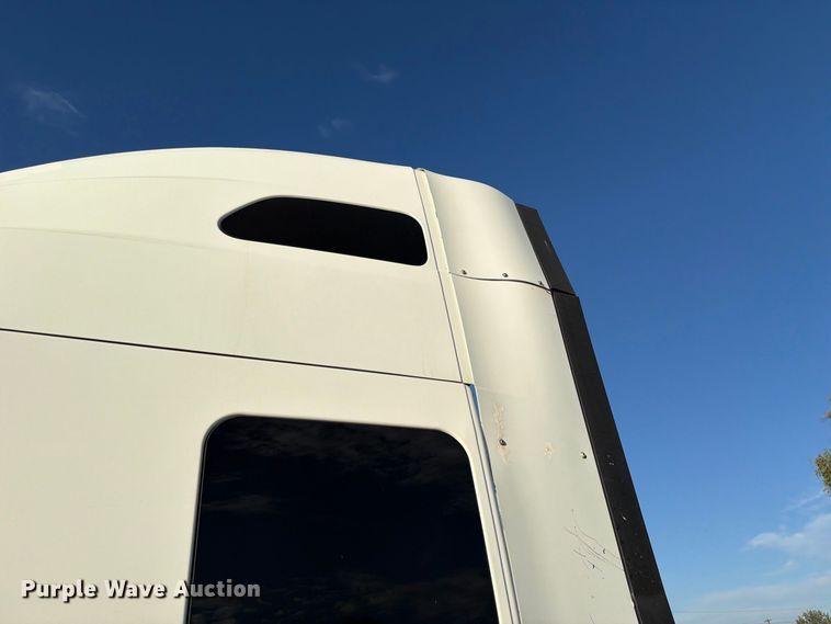 image for item YA4416 2020 International LT625 semi truck