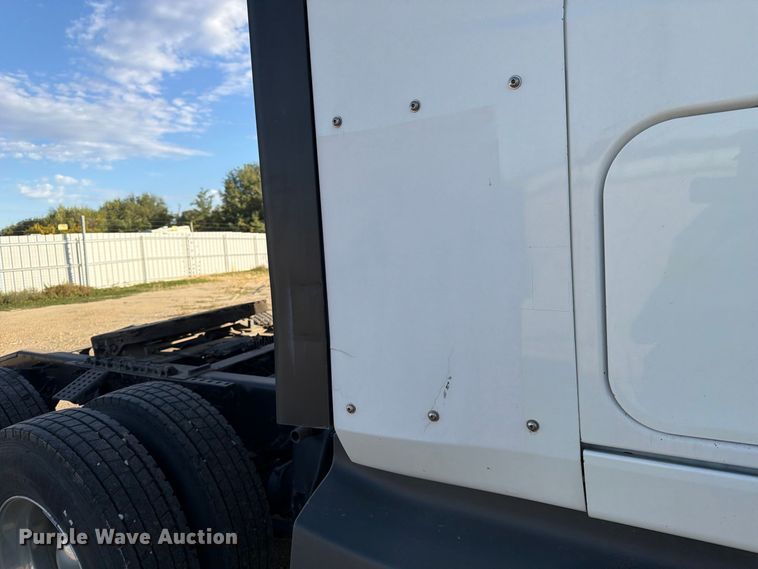 image for item YA4416 2020 International LT625 semi truck