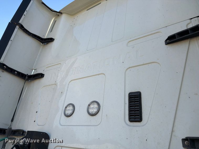 image for item YA4416 2020 International LT625 semi truck
