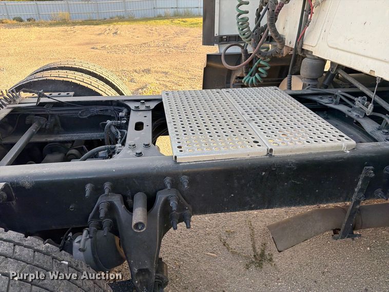 image for item YA4416 2020 International LT625 semi truck