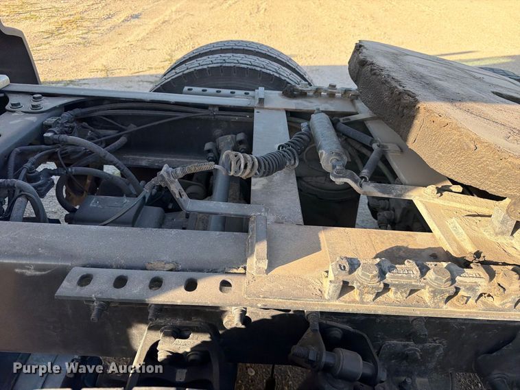 image for item YA4416 2020 International LT625 semi truck