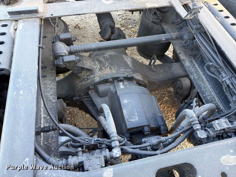 image for item YA4416 2020 International LT625 semi truck