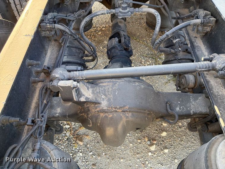 image for item YA4416 2020 International LT625 semi truck