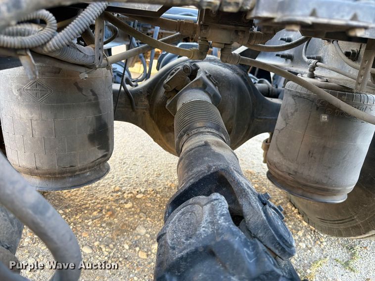 image for item YA4416 2020 International LT625 semi truck