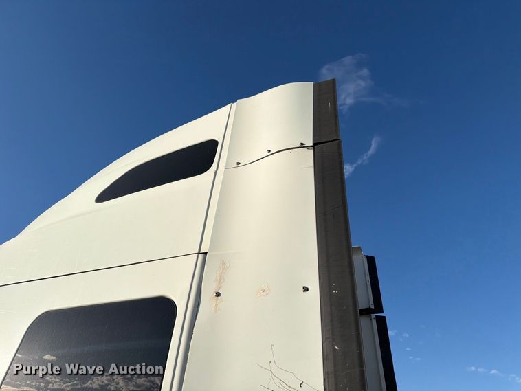image for item YA4416 2020 International LT625 semi truck