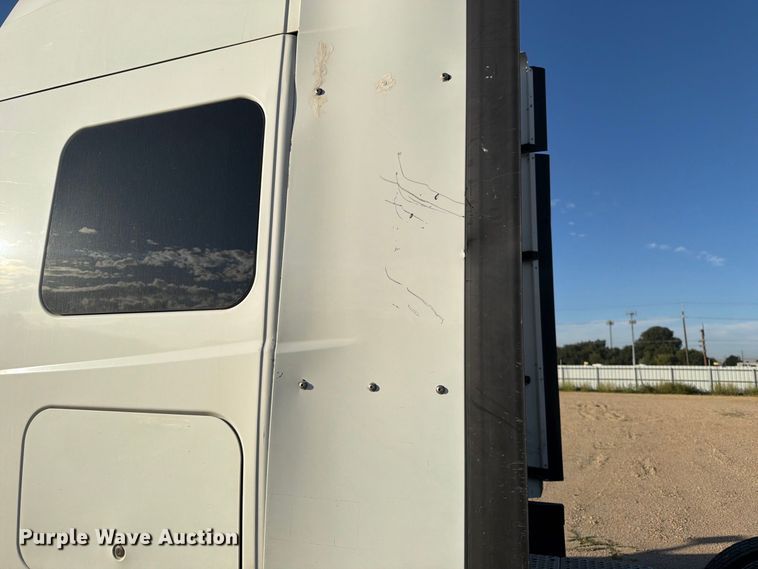 image for item YA4416 2020 International LT625 semi truck
