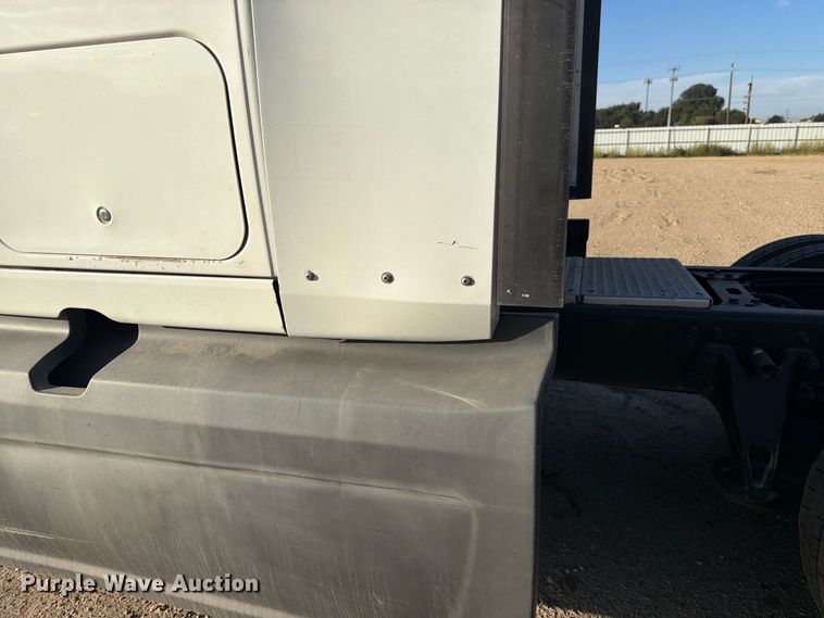 image for item YA4416 2020 International LT625 semi truck