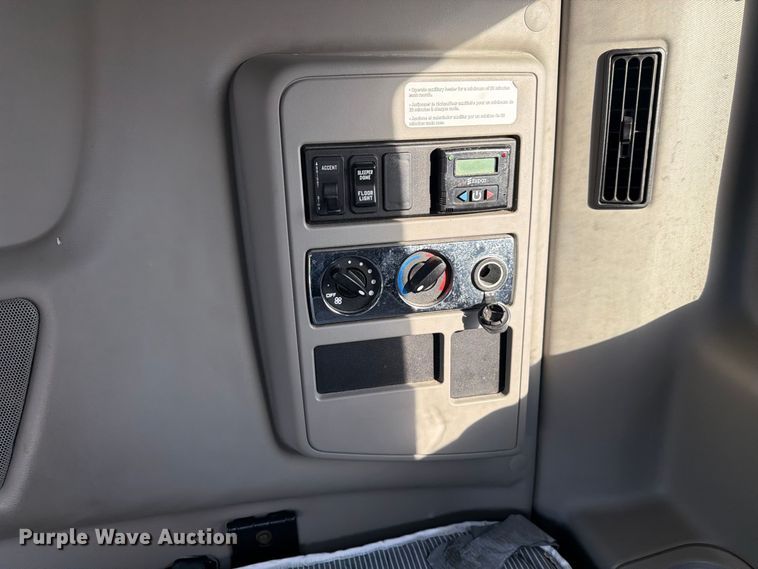 image for item YA4416 2020 International LT625 semi truck