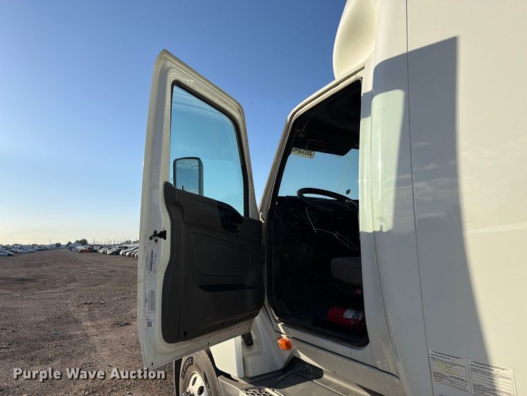 image for item YA4416 2020 International LT625 semi truck