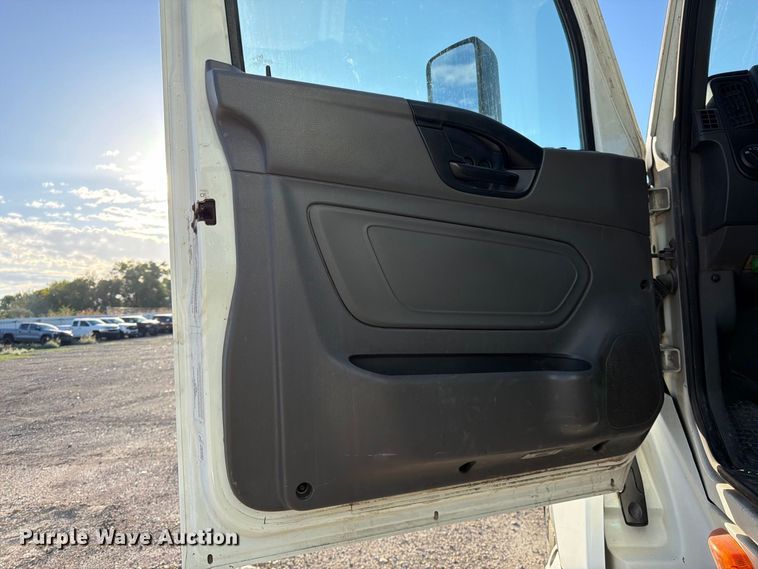 image for item YA4416 2020 International LT625 semi truck
